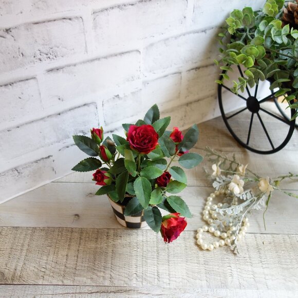 Checked Flower Pot Checks and Roses Decor Buffalo Check Flower Pot - Picture 4 of 7